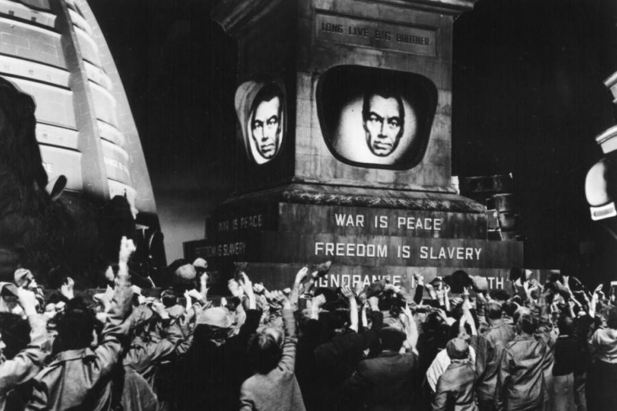 Fotograma de la película 1984, de Michael Anderson, 1956