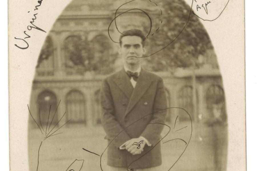 Fotografia amb anotacions que Federico García Lorca va enviar a Salvador Dalí en 1927, durant la seva estada a Barcelona.