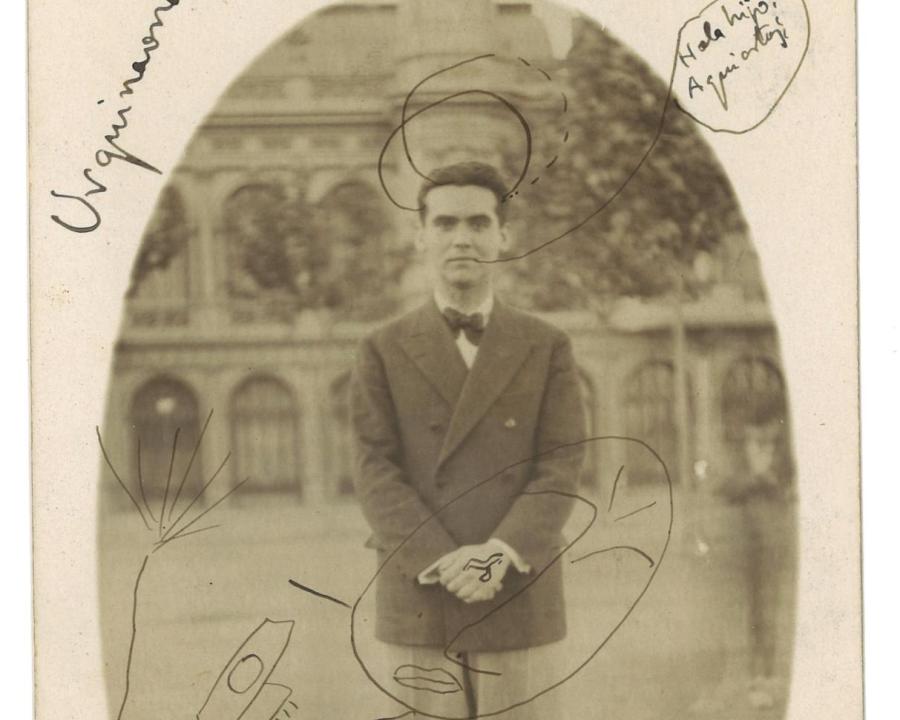 Fotografia amb anotacions que Federico García Lorca va enviar a Salvador Dalí en 1927, durant la seva estada a Barcelona.